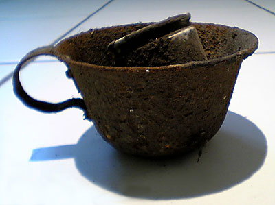 Tasse mit kleinem Porzellangef��